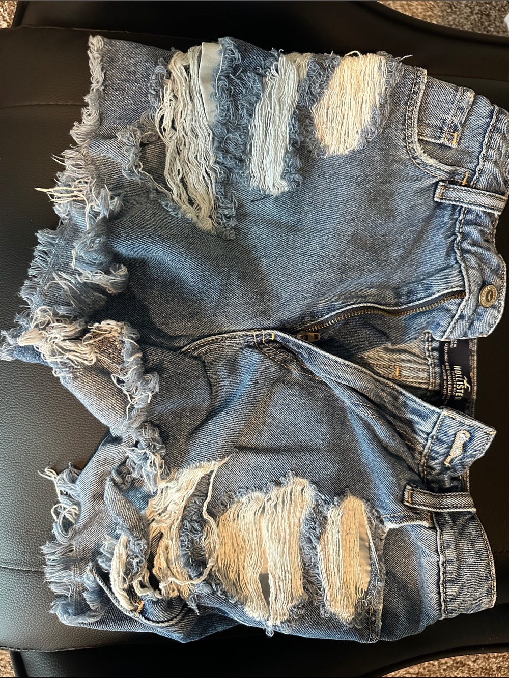 Hollister ultra high-rise vintage relaxed Mom short 3 inches distressed